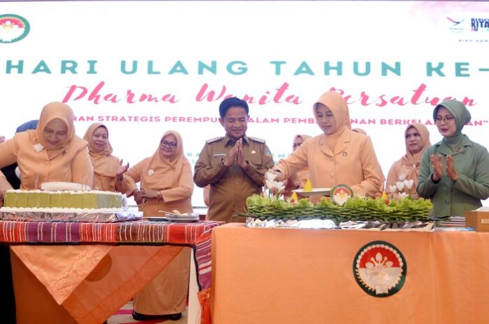 Pj Gubernur Sumatera Utara Hassanudin menghadiri perayaan dirgahayu ke-24 Dharma Wanita Persatuan Provsu di Kantor Gubernur Sumut, Senin (11/12/23). (f:ist/mistar).