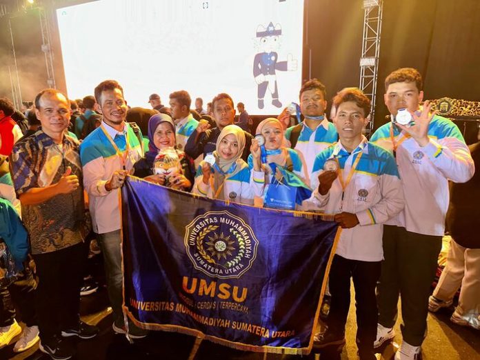 Dua tim PKM mahasiswa FISIP UMSU berhasil sabet dua medali perak di PIMNAS 2023. (f:ist/mistar)