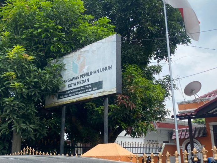 APK Terpasang di Ruas Jalan Sudirman Medan, Bawaslu Medan Masih Lakukan Tabulasi
