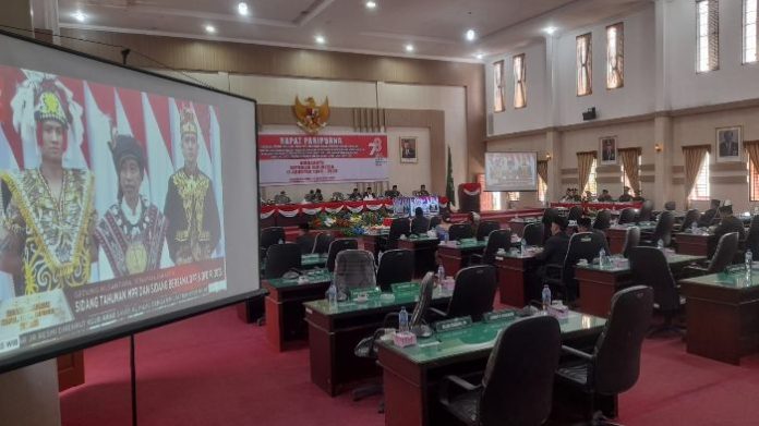 Anggota DPRD Kabupaten Simalungun saat mengikuti sidang tahunan MPR RI dan Sidang bersama DPR RI dan DPD RI dalam rangka HUT Ke-78 secara virtual, Rabu (16/8/23). (f:hamzah/mistar)