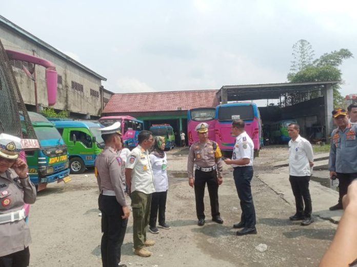 Ditlantas Polda Sumut Sidak Pool Bus di Jalan SM Raja Medan