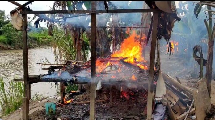 Gubuk Narkoba di Sunggal Dibakar, Dua Orang Diamankan Polisi