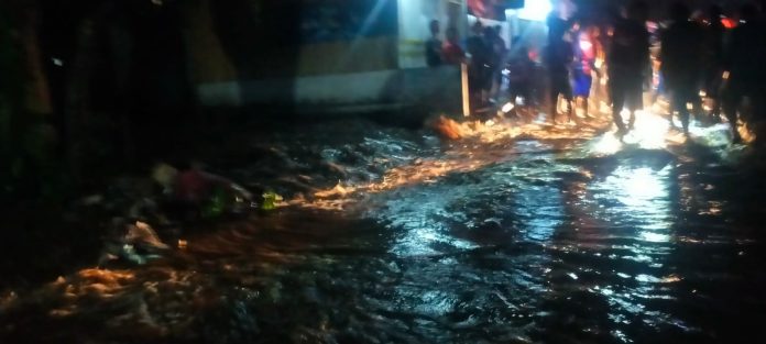 Kecamatan Silahisabungan Dairi Diterjang Banjir, Camat Imbau Warga Tetap Hati-hati