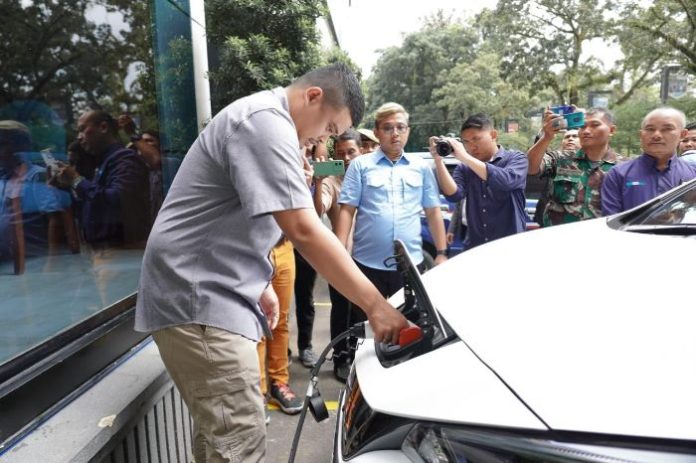Perdana, Wali Kota Bobby Nasution Luncurkan EV Charging di Kota Medan