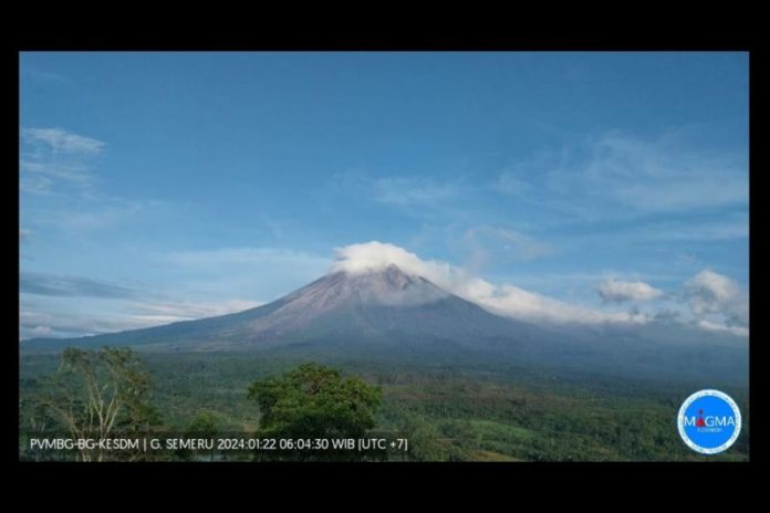 Kondisi Gunung Semeru erupsi 19 kali pada Senin 22 Januari 2024 (f:ist/mistar)