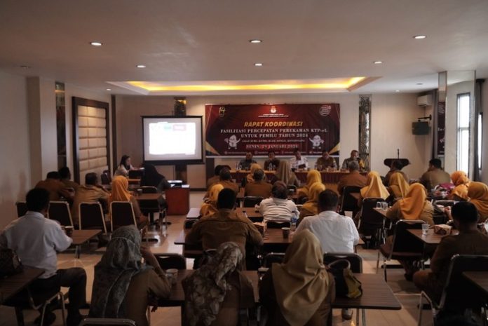 Kepala Dinas Kependudukan dan Catatan Sipil Labuhanbatu Selatan Lahamit Nasution hadiri Rapat Koordinasi Fasilitasi Percepatan Perekaman KTP-el Untuk Pemilu 2024 (f:ist/mistar)