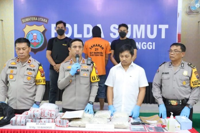 Kapolores Tebing Tinggi, AKBP Andreas Tampubolon saat memaparkan pengungkapan narkoba jaringan internasional (f:ist/mistar)