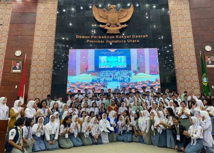 Ratusan pelajar peserta Parlemen Pelajar Gelombang 3. ikuti sosialisasi Pemilu (f:hutajulu/mistar).