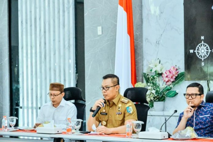 Pj. Bupati Batu Bara Nizhamul memaparkan kesiapan Kabupaten Batu Bara mensukseskan Pemilu 2024. (f:ist/mistar)