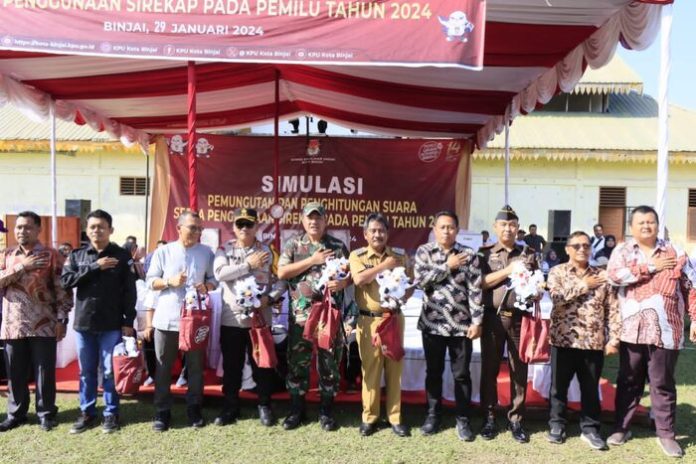 Wali Kota Binjai bersama unsur Forkopimda dan KPU Binjai foto bersama usai simulasi (f:endang/mistar)