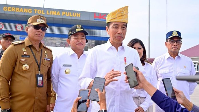 Jokowi menyampaikan pernyataan setelah meresmikan Tol Trans Sumatera (f:ist/mistar)