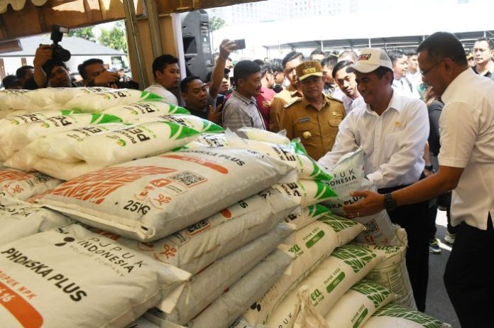 Mentan dan Pj Gubernur Sumut Serahkan Bantuan Pertanian Rp534 Miliar, Komitmen Tingkatkan Ketahanan Pangan