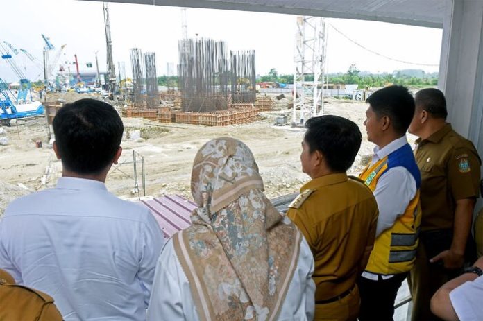 Pj Gubernur Sumut Hassanudin meninjau Pengerjaan Pembangunan Venue PON di Desa Sena dan di Jalan Willem Iskander, Deli Serdang (f:ist/mistar).