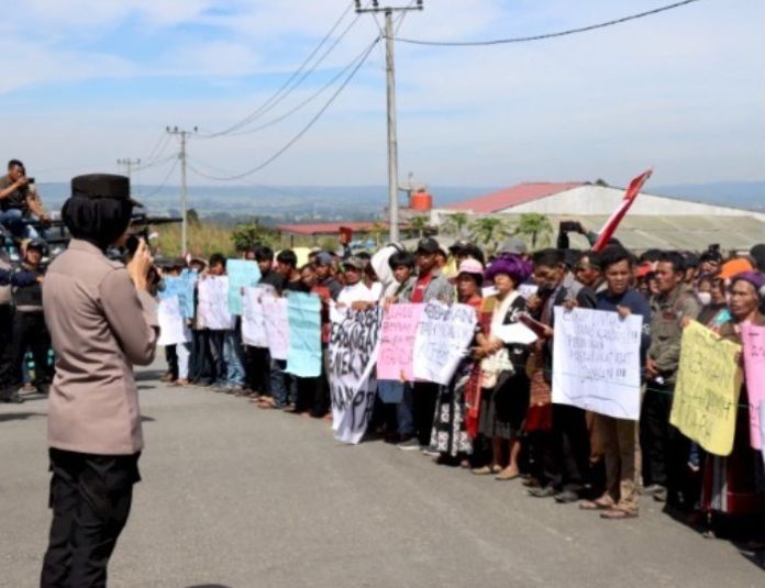 Puluhan Warga Desak Pemkab Humbahas Tentukan Batas Wilayah antar Dua Desa