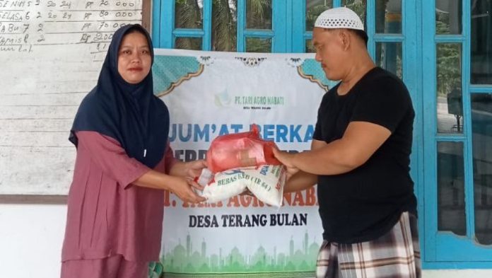 Warga di Tiga Dusun Kecamatan Aek Natas Labura Dapat Paket Sembako