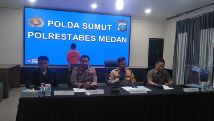 Kapolrestabes Medan, Kombes Pol Teddy Jhon Sahala Marbun saat memaparkan kasus. (F:Iqbal/Mistar)