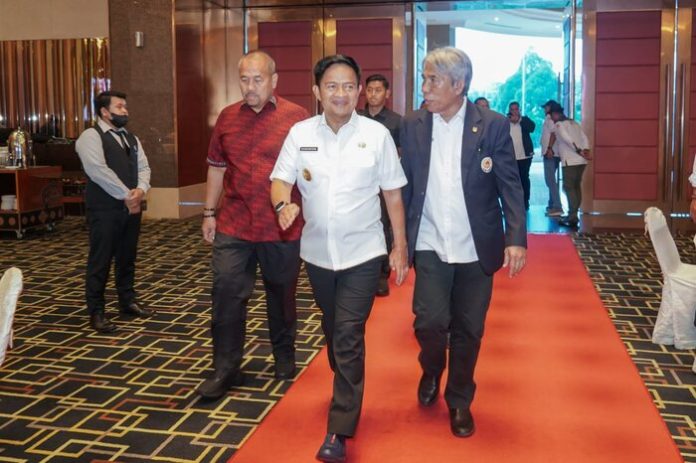 Penjabat Gubernur Sumut, Hassanudin hadiri Rapat Kerja KONI Sumut 2024 di Medan, Sabtu (3/2). (f:ist/mistar)