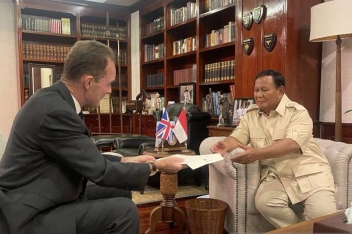 Dubes Inggris untuk RI Dominic Jermey bertemu Prabowo (f:antara/mistar)