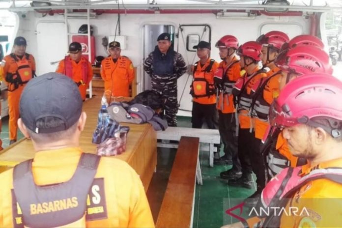 Tim Kantor Pencarian dan Penyelamatan Banda Aceh menemukan 69 imigran Rohingya yang menjadi korban insiden kapal terbalik di perairan Meulaboh. (f:ist/mistar)