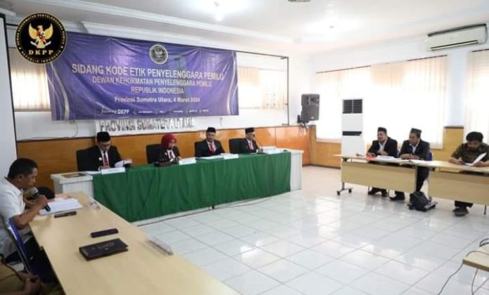 Dewan Kehormatan Penyelenggara Pemilu (DKPP) menggelar sidang pemeriksaan dugaan pelanggaran Kode Etik yang dilakukan Bawaslu Simalungun (f:ist/mistar)