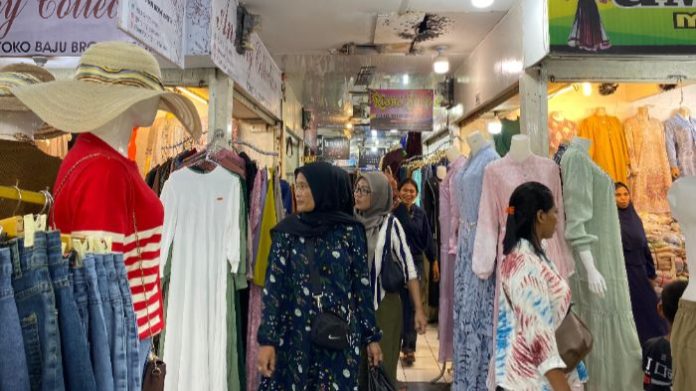 Jelang Lebaran, Warga Mulai Padati Pasar Sentral Medan