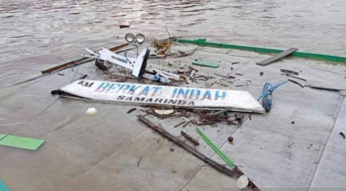 Kapal Kecelakaan di Sungai Mahakam, ABK dan Seorang Balita Masih Dicari
