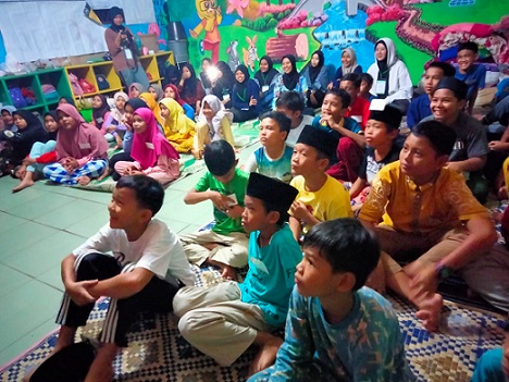 Materi pembelajaran kepada peserta pesantren kilat, bertadarus alquran, yang diselenggarakan Remaja Masjid Muallifatul Bilad