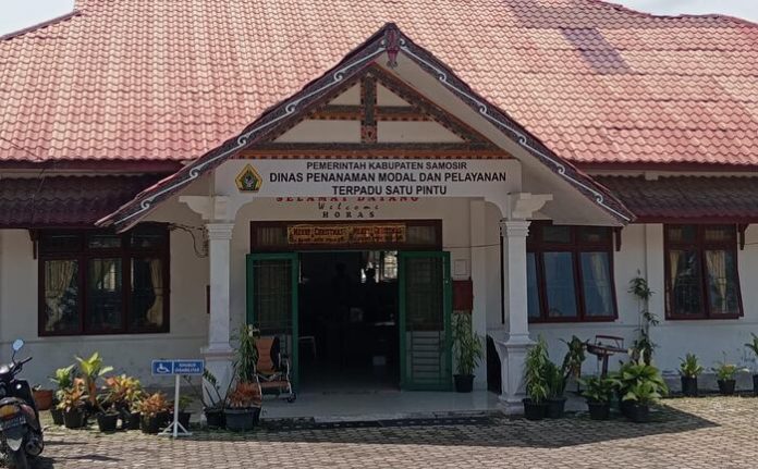 Kantor Dinas Penanaman Modal Dan Pelayanan Terpadu Pemkab Samosir. (f:pangihutan sinaga/mistar)