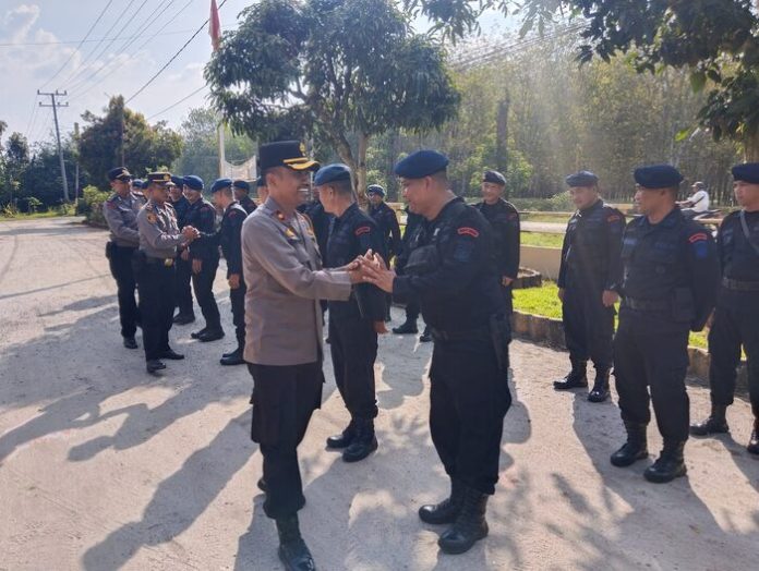 Apel pelepasan personel Brimob pasca pelaksanaan Pemilu 2024 di Polsek Bangun, Simalungun.(f:ist/mistar)