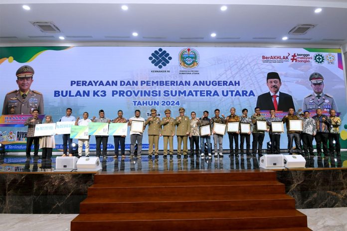 Pj Gubernur Sumut Hassanudin menghadiri Peringatan dan Pemberian Anugerah Bulan Keselamatan dan Kesehatan Kerja (K3) Provinsi Sumut 2024.