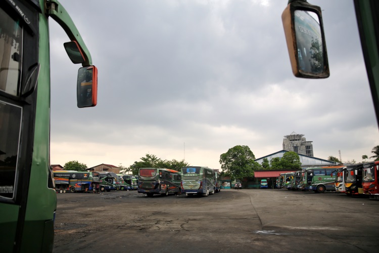 Puluhan bus milik PT. ALS saat terparkir jelang arus mudik 2024 di Medan