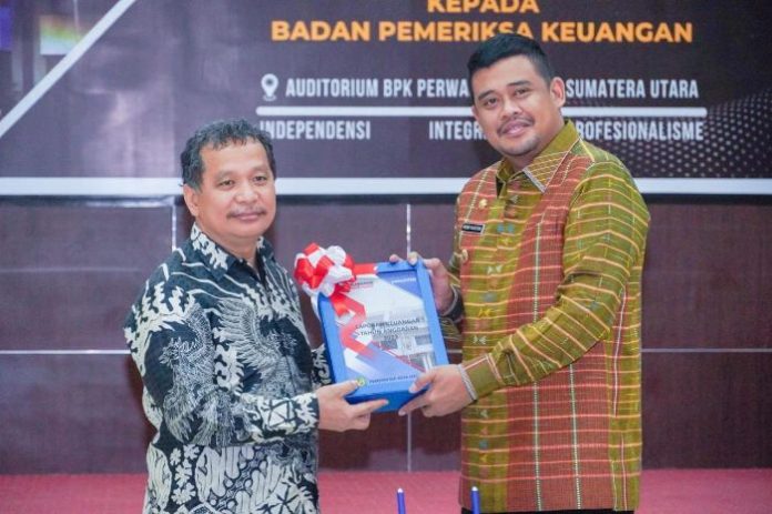 Wali Kota Bobby Nasution Serahkan LKPD Pemko Medan Unaudited TA 2023 ke BPK