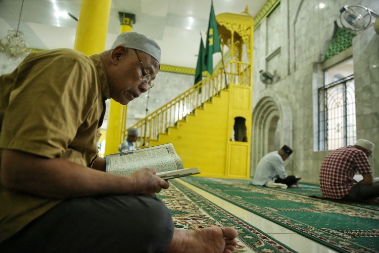 Warga Kota Medan Tadarus di Masjid Lama Gang Bengkok