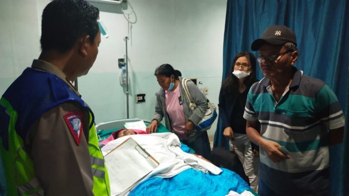 Korban kecelakaan di Simpang Dua, Pematangsiantar dirawat di rumah sakit karena luka berat (f:roland/mistar)