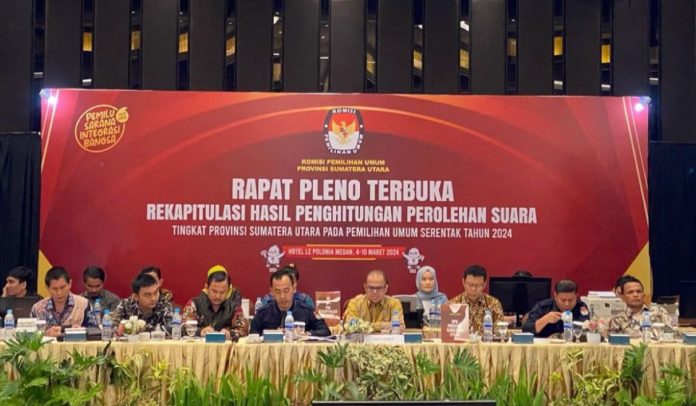 KPU Sumatera Utara mengelar penghitungan suara tingkat provinsi. (f:khairul/mistar).