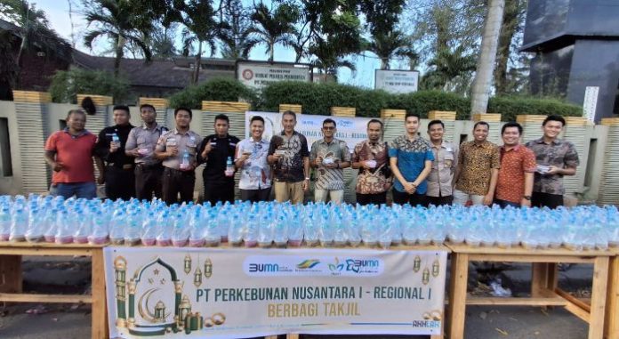 BUMN Muda Perkebunan PTPN1 Regional 1 Bagikan Seribuan Paket Takjil