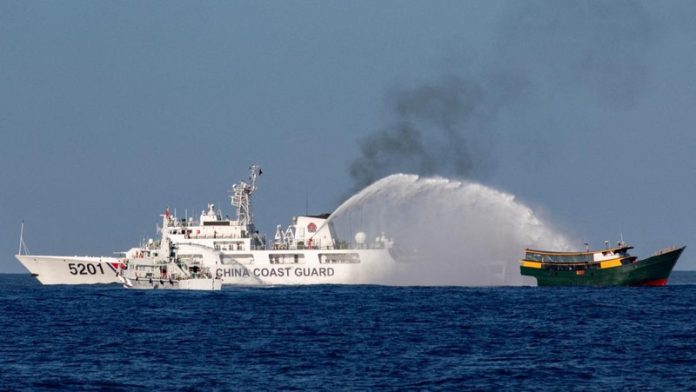 China Serang Kapal Pemasok Makanan dengan Meriam Air