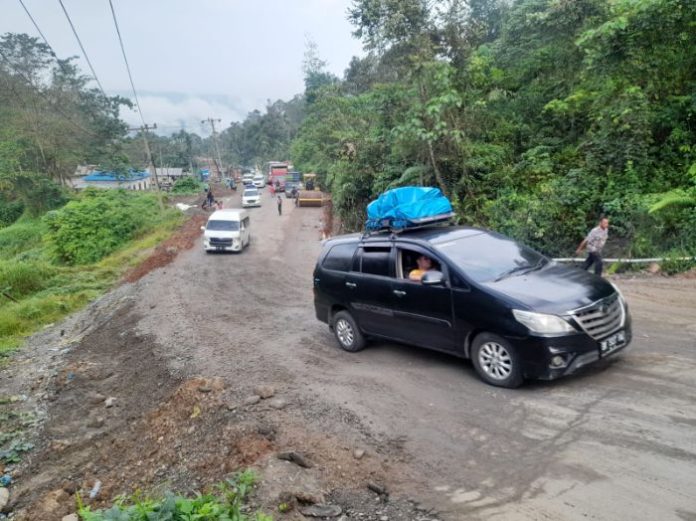 Jalan Rusak Parah, Pemudik Harus Berhati-hati saat Melintas di Jalinsum Medan-Padang Batu Jomba