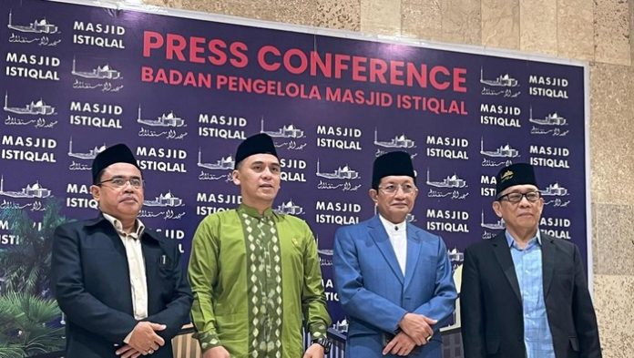 Wakil Menteri Agama, Saiful Rahmat Dasuki menggelar tebu pers mengenai jadwal Hari Raya Idulfitri 1445 Hijriah (f:detik/mistar)