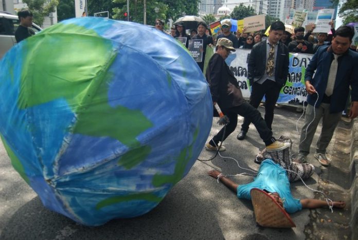 Peringati hari bumi sedunia gabungan aktivis lingkungan di Medan gelar aksi teatrikal