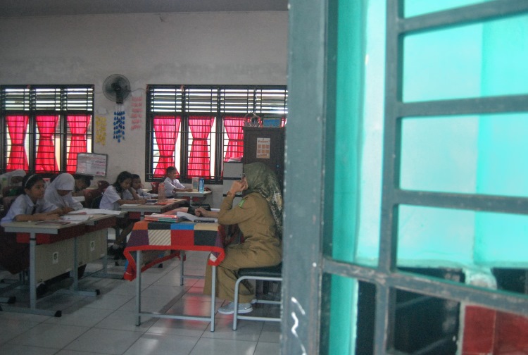 Siswa SD di Medan mulai masuk sekolah setelah libur lebaran Idul Fitri 1445 Hijriah