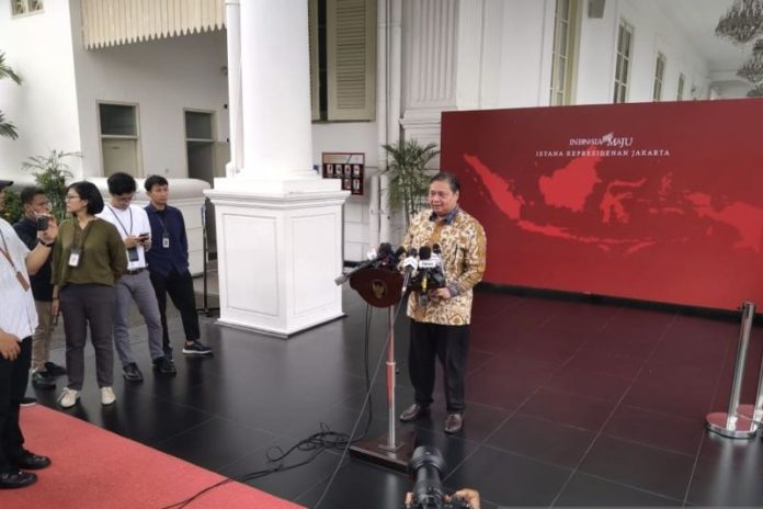 Menteri Koordinator Bidang Perekonomian Airlangga Hartarto menyampaikan pesan Jokowi usai rapat terbatas soal konflik Iran-Israel (f:ist/mistar)