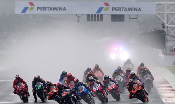 Para pebalap berlaga di MotoGP Indonesia 2022 di Sirkuit Internasional Pertamina Mandalika di Lombok Tengah, Nusa Tenggara Barat (f:antara/mistar)