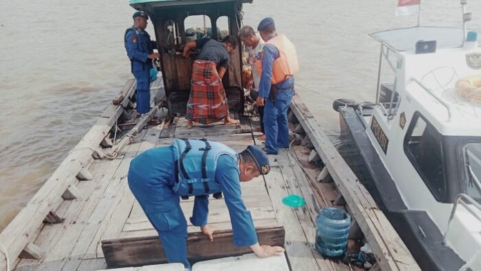 Petugas Satpol Airud patroli di perairan Tanjungbalai Asahan (f:ist/mistar)