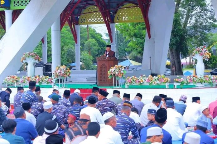 Ribuan warga memadati Lapangan Sultan Abdul Jalil Rahmadsyah Tanjungbalai (f:saufi/mistar)