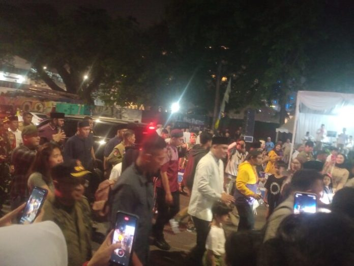 Wali Kota Medan Bobby Nasution saat tiba di lapangan Merdeka Medan (f: matius/mistar)