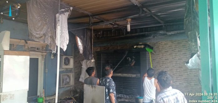 Dapur rumah makan di Tomuan terbakar setelah selang kompor bocor (f:ist/mistar)
