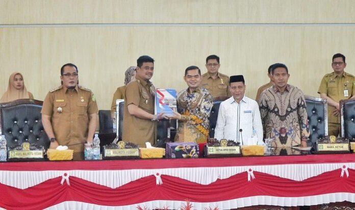 Bobby Nasution saat menyampaikan Laporan Pertanggungjawaban APBD 2023 (f:ist/mistar)