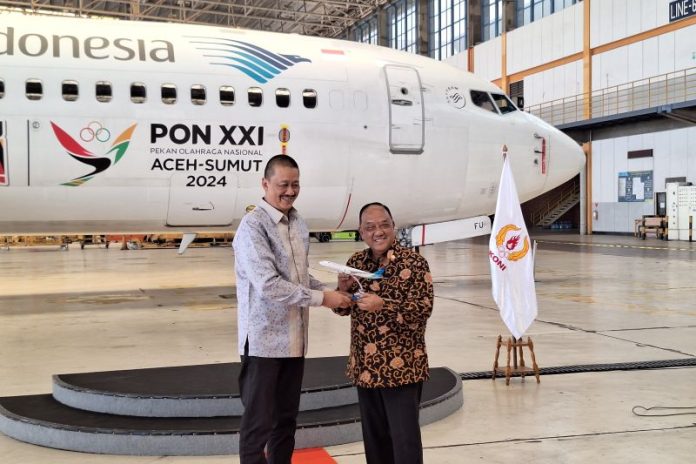 Ketua KONI Marciano Norman dan Direktur Utama Garuda Indonesia Irfan Setiaputra teken kerja sama (f:ist/mistar)