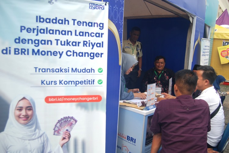 Gerai penukaran uang Riyal milik BRI di Asrama Haji Medan